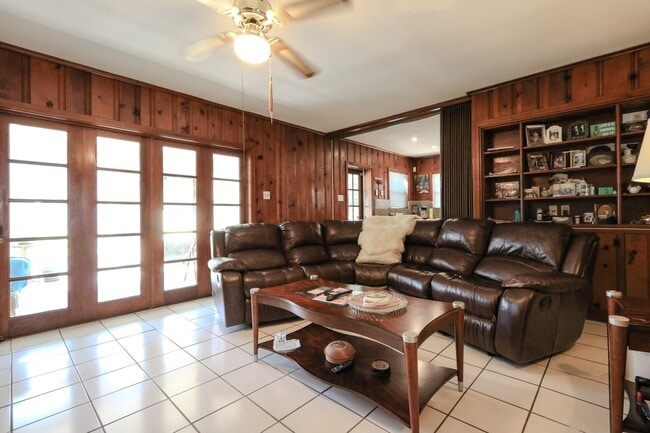 Building Photo - 4615 University Oaks Blvd