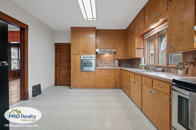 Building Photo - 4 Bedroom Home **50% off January's Rent with a January 2026 Move In**