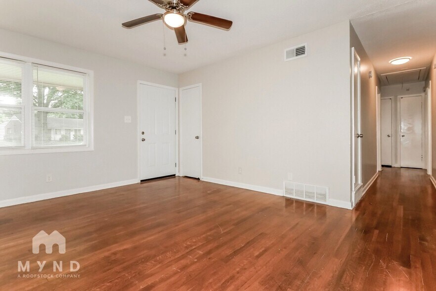 Building Photo - 8206 Whitehead Dr