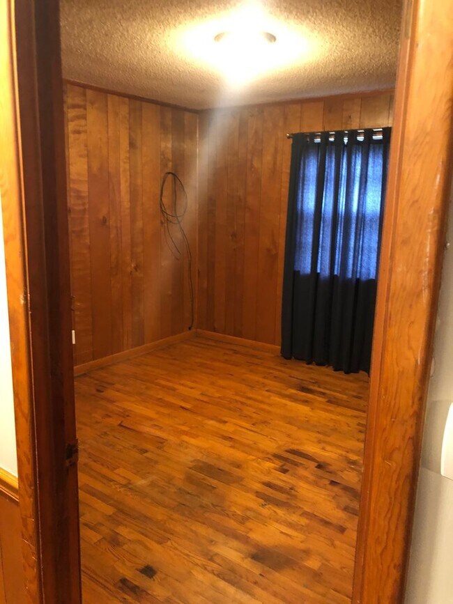 Building Photo - Charming Single-Story Home on a Spacious Lot