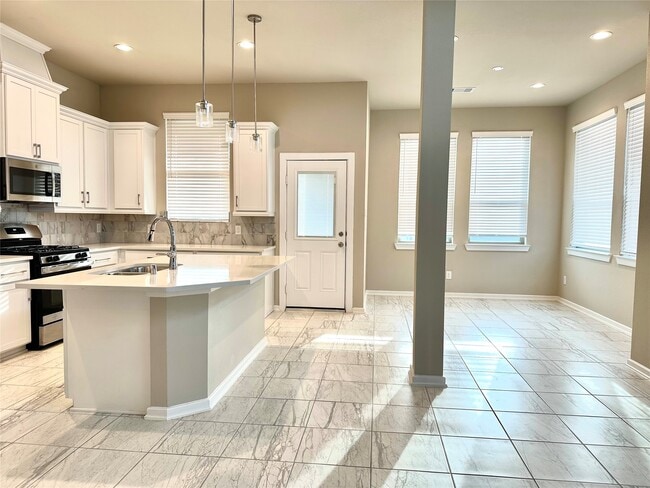 Building Photo - 9442 Starlight Oak Dr