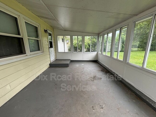 Building Photo - 4984 OH-122