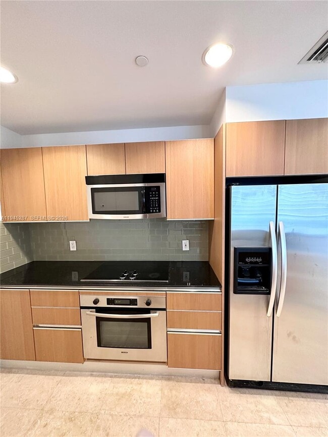 Building Photo - 1060 Brickell Ave