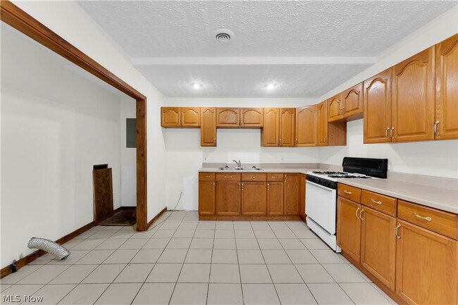 Building Photo - 1923 W 77th St