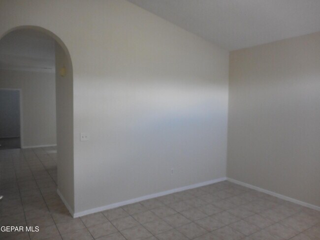 Building Photo - 14741 Calhoun Dr