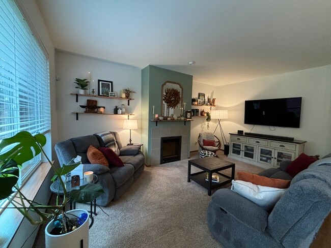 Building Photo - 680 NE Nantucket St