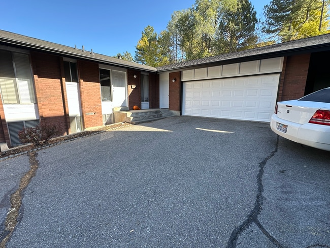 Building Photo - Pinnacle Apartments