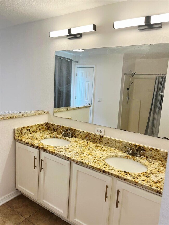Building Photo - 3085 Mandolin Dr