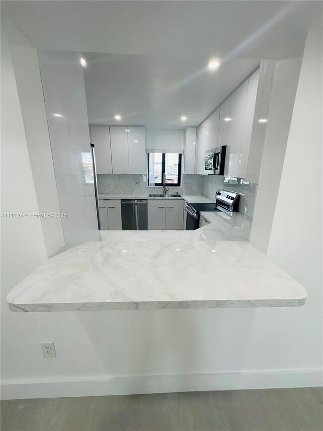 Building Photo - 7157 W 19th Ct