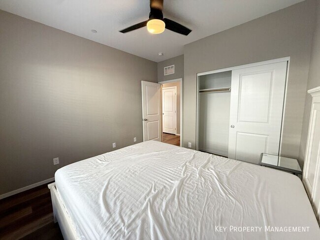 Building Photo - 525 Mossy Cup St