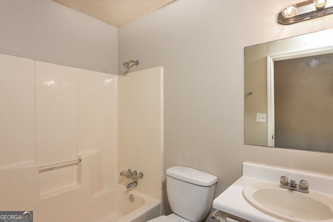 Building Photo - 8756 Ansley Way
