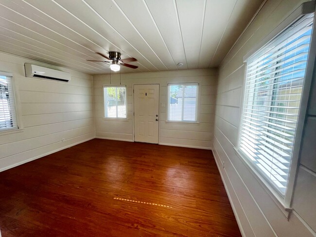 Building Photo - Granada Ave. (3Plex)