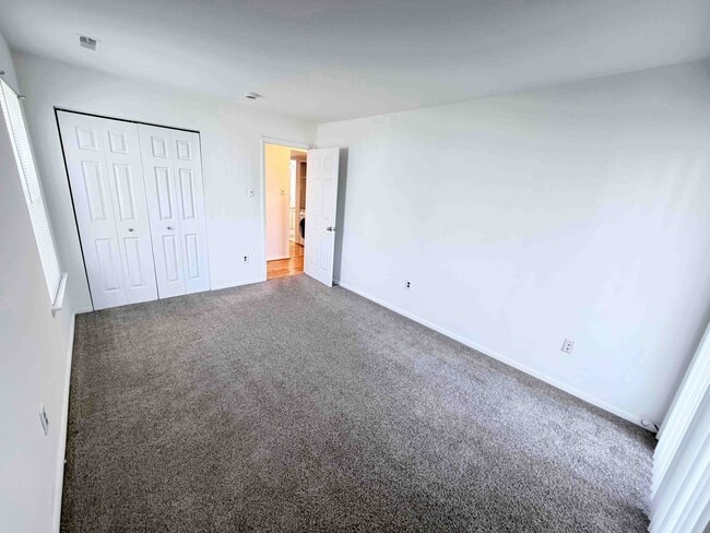 Building Photo - 2BR MORGANDALE CONDO AVAIL. IMMED!!