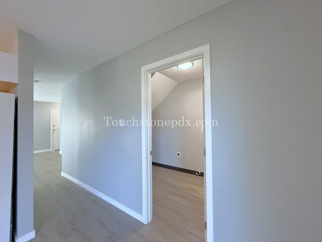 Building Photo - 1 MONTH RENT FREE! Updated 3 BR Apartment with Patio in Portland