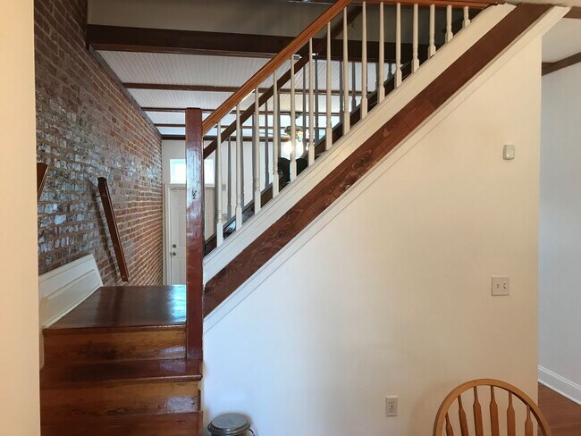 Building Photo - Updated 3-Bedroom, 1-Bath Home in HOT Remi...
