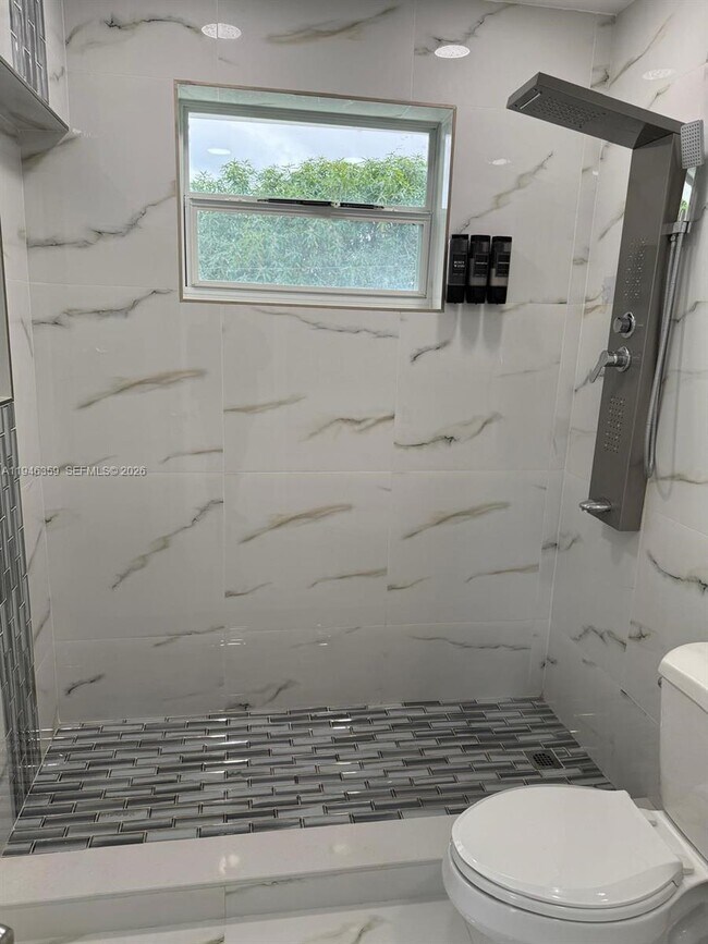 Building Photo - 730 Curtiss Dr