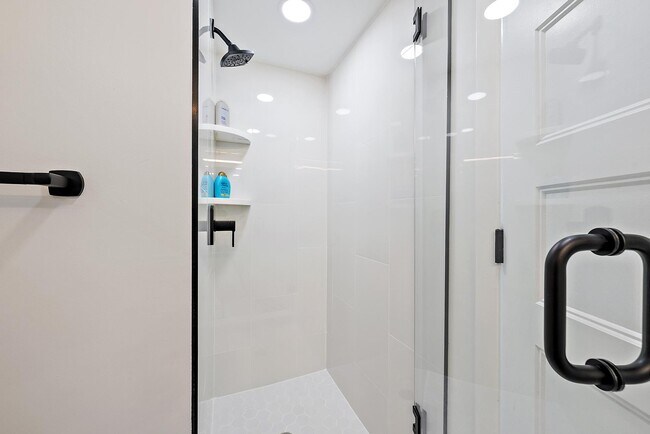 Building Photo - 3390 S Ocean Blvd