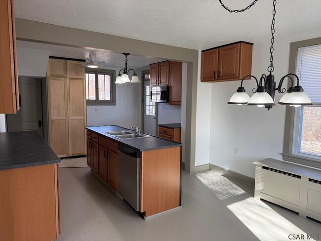 Building Photo - 1727 Scalp Ave