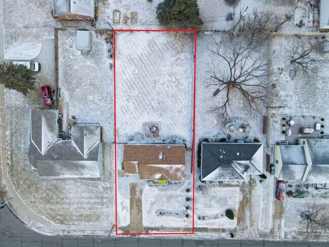 Building Photo - Gorgeous 2 bedroom 1 bathroom house!