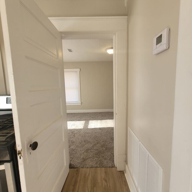 Building Photo - 1527 SW Mulvane St