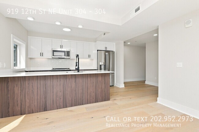 Building Photo - 919 12th St NE
