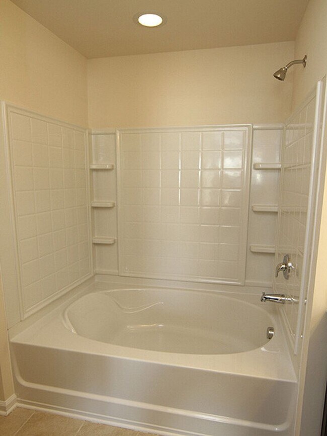 Building Photo - Live in Popular Thompson Ridge near Duke!