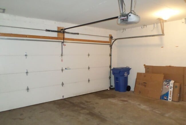 Building Photo - 183 E River Rd