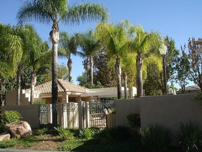 Building Photo - COMING SOON! Santa Fe Double Primary Condo in Valencia!