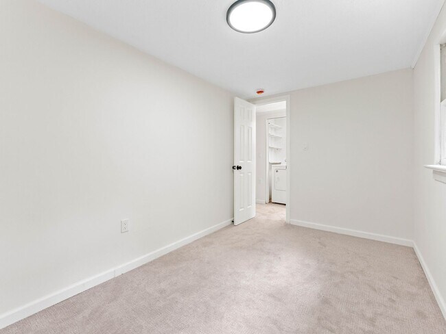 Building Photo - For Rent | Charming 2-Bedroom Home with Bonus Room & Screened-In Porch in Berlin