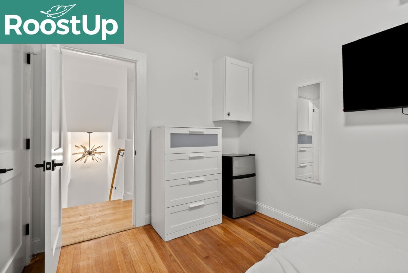 Building Photo - RoostUp Furnished Private Bedroom with Private Ensuite Bath in East Somerville!
