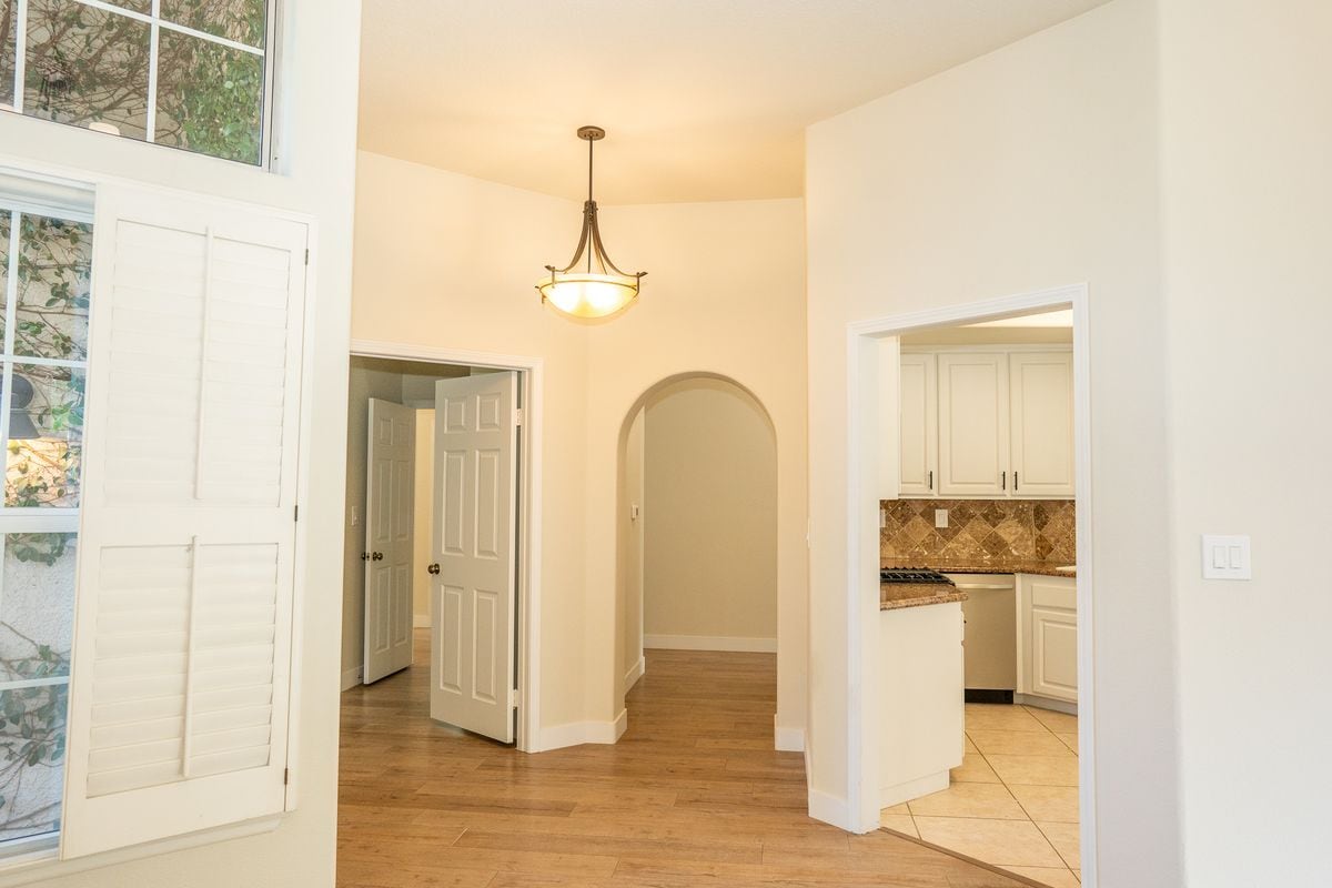 Building Photo - 26604 Marigold Ct