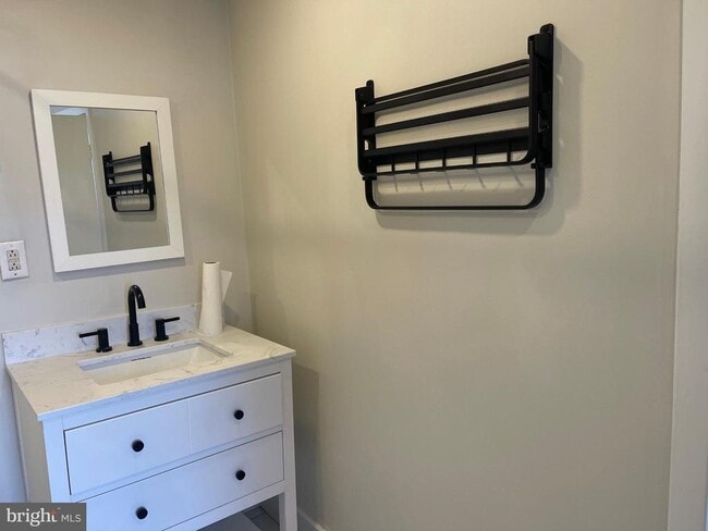 Building Photo - 21 S Main St