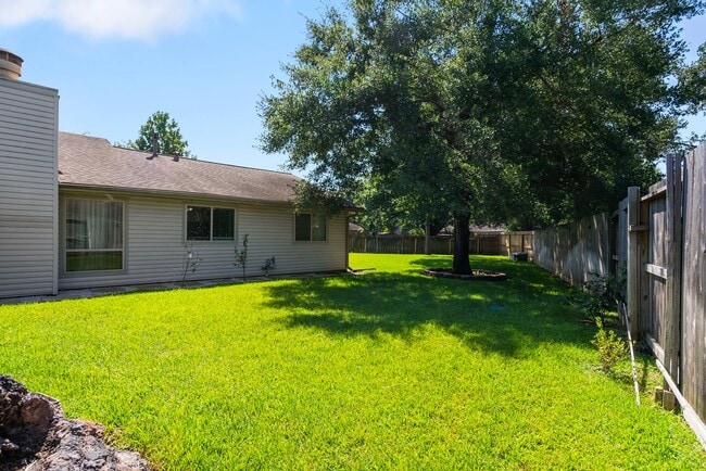 Building Photo - 14039 Utopia Dr