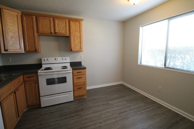 Building Photo - 1635 Cedarview Ct