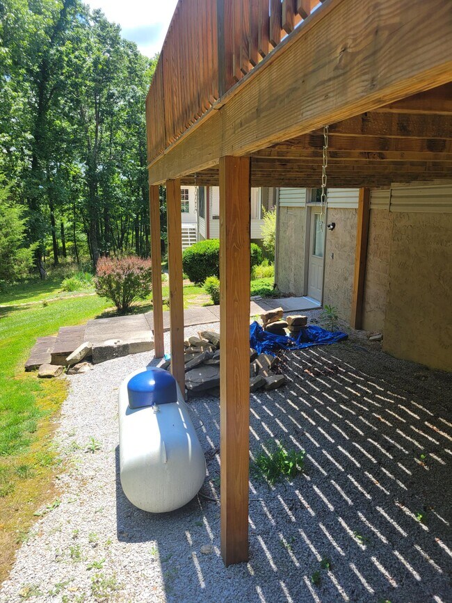 Building Photo - 456 Snead Dr