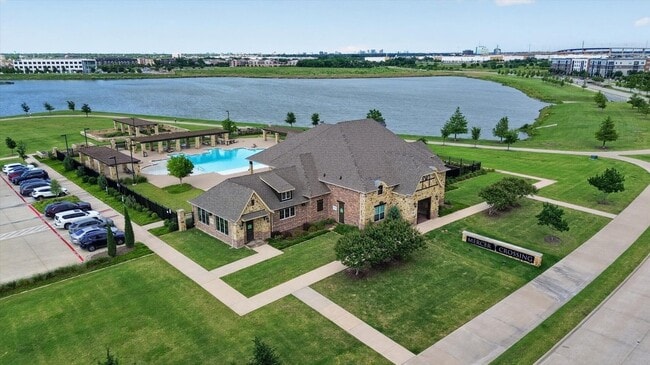 Building Photo - 12991 Vinson Dr