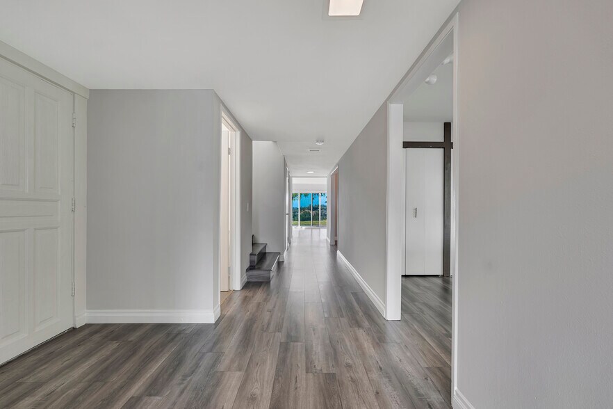 Building Photo - 4352 Park Corona