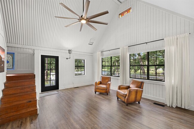 Building Photo - 6811 Mockingbird Rd