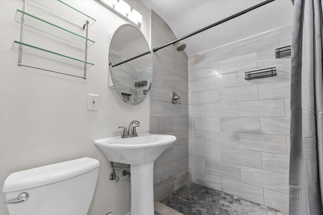 Building Photo - 311 E Rosedale Ave