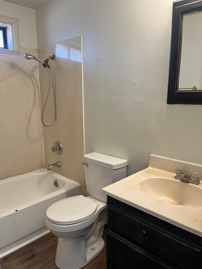 Building Photo - 511-513 Plum St