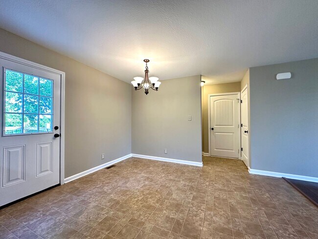 Building Photo - Spacious 3-Bedroom Home with Fenced Yard & Garage!