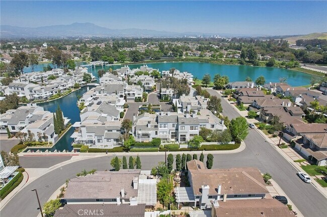 Building Photo - 15 Waterway