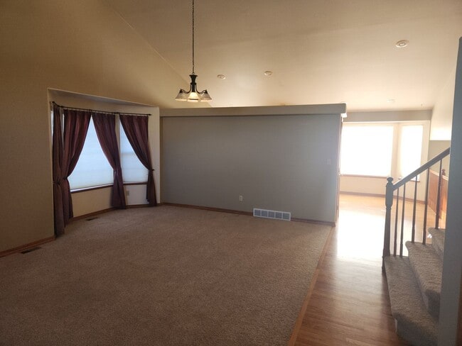 Building Photo - N/E home with 4 bed, 4 baths, 2 car garage!