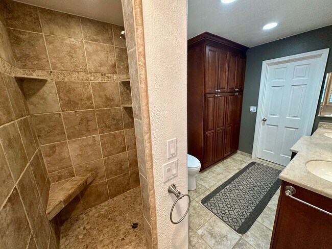 Building Photo - Stunning 4 Bedroom 3 Bathroom House with a...