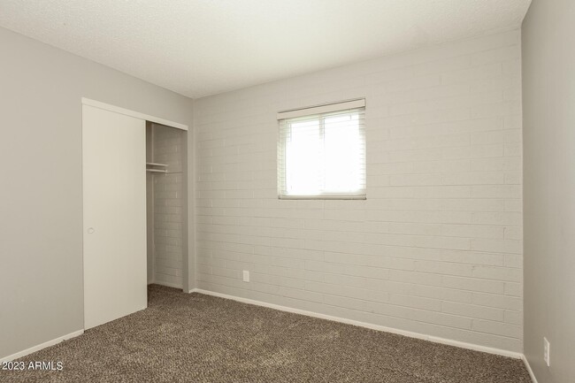 Building Photo - 3251 E Hillery Dr