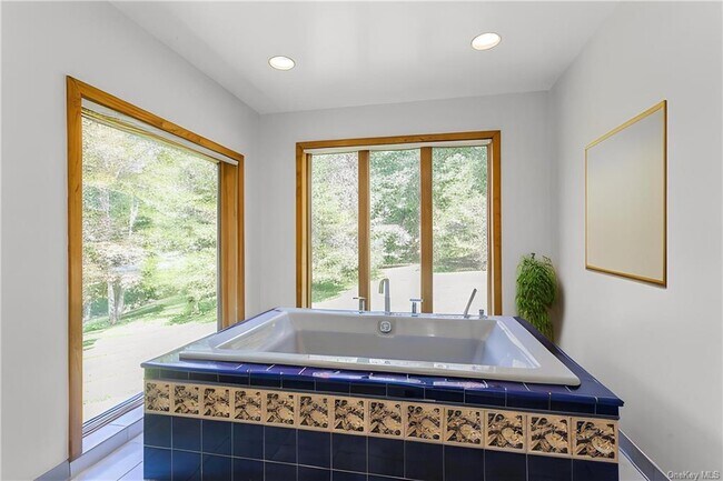 Building Photo - 61 Oak Hollow