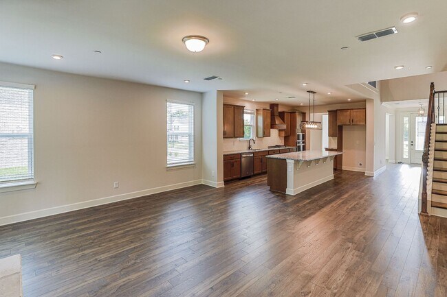 Building Photo - 5032 Ozment Dr