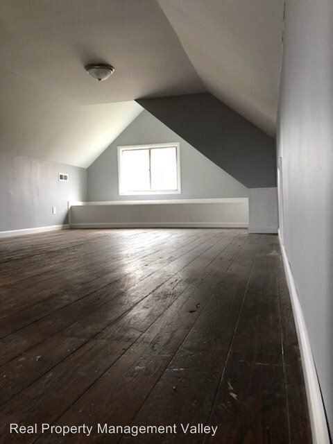 Building Photo - 3 br, 2 bath House - 222 Chestnut Street