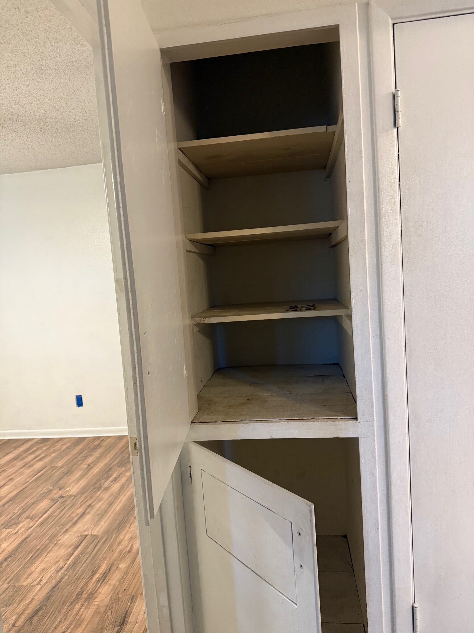 Hall/Linen Closet - 117 Westway Dr
