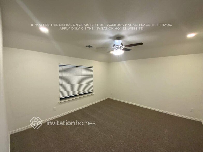 Building Photo - 353 Paloma St